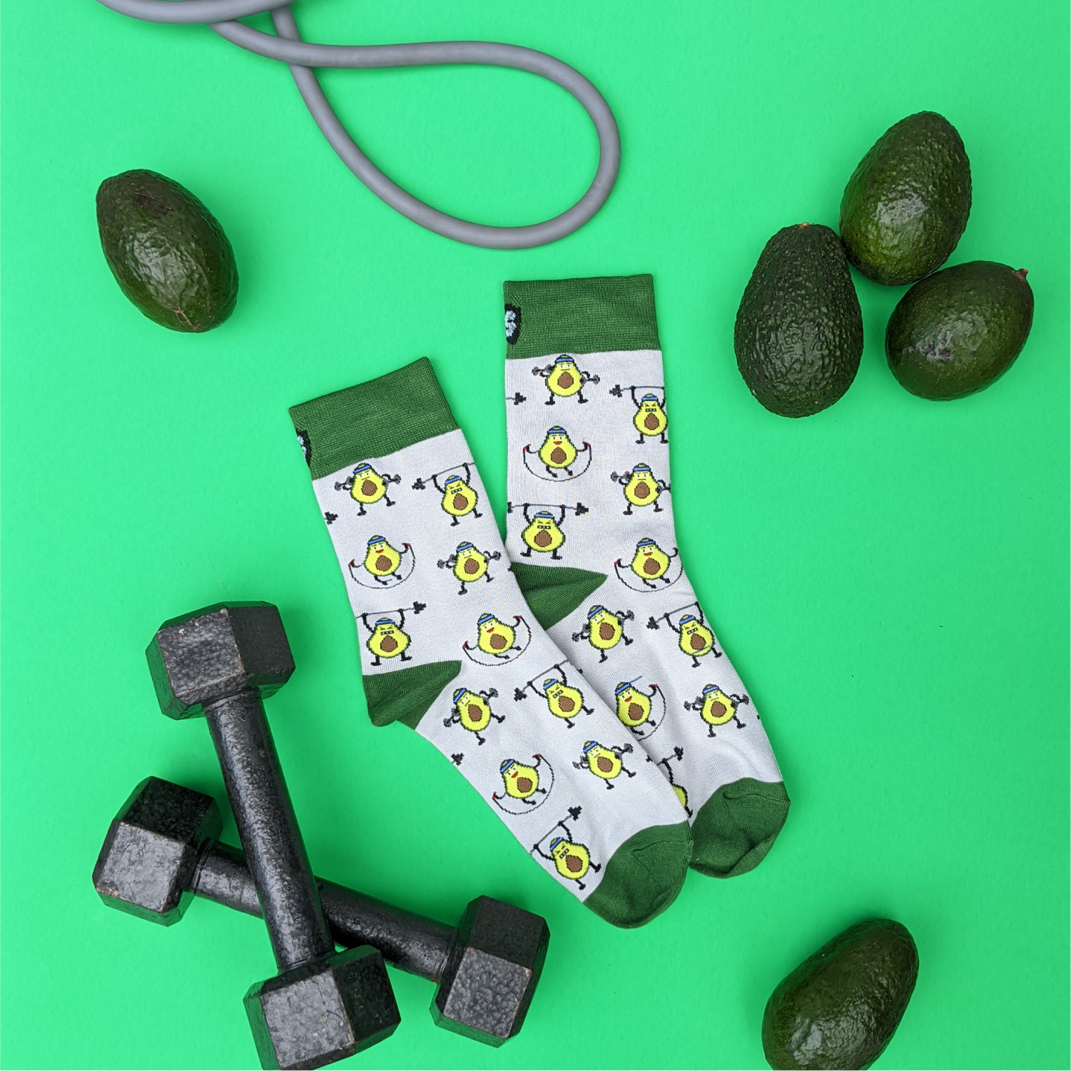 Bas en bambou gris et vert avec des avocats. Bas conçu au Québec